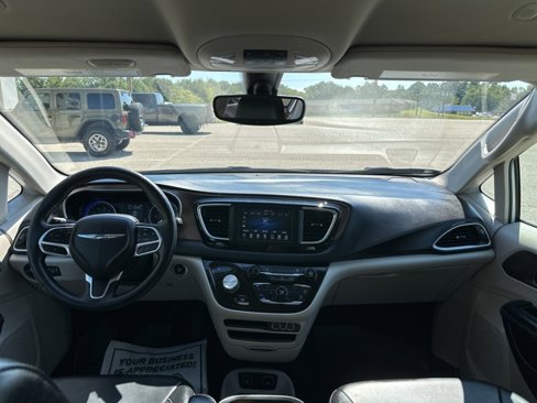 Used 2021 Chrysler Voyager Lxi image 35