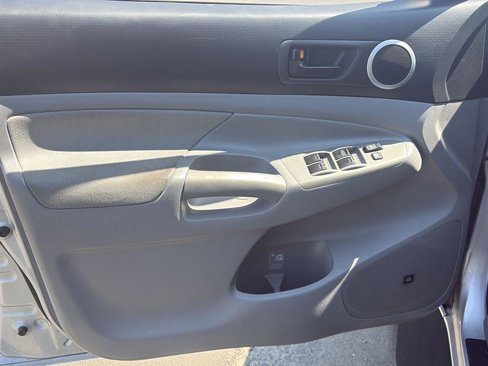 Used 2011 Toyota Tacoma PreRunner image 7