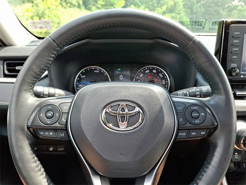 Used 2022 Toyota RAV4 XLE Premium image 20