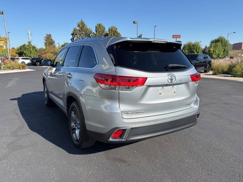 Used 2017 Toyota Highlander Limited Platinum image 3