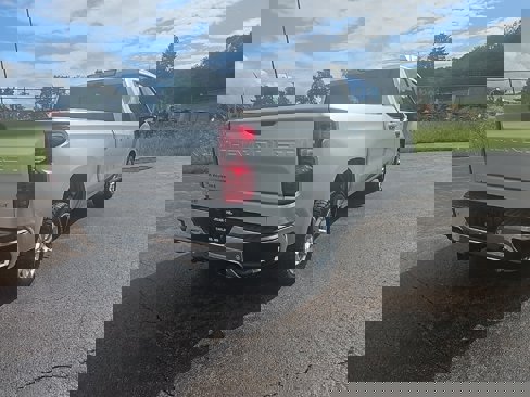 Used 2022 Chevrolet Silverado 1500 LT w/ Z71 Off-Road Package image 5