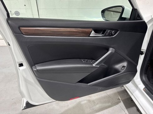 Used 2020 Volkswagen Passat 2.0T SEL image 26