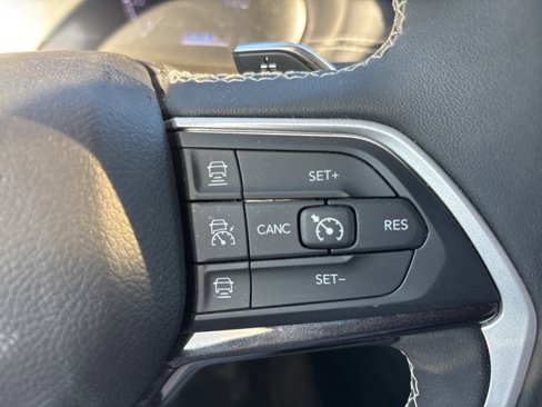 Used 2023 Jeep Grand Cherokee L Laredo image 22