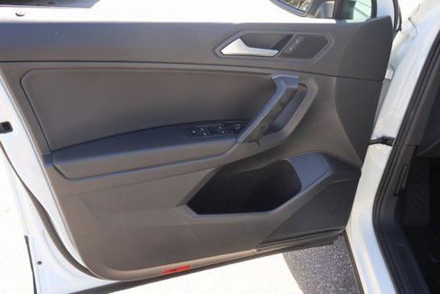 Used 2019 Volkswagen Tiguan SE w/ Panoramic Sunroof Package image 10