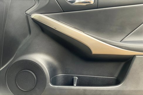 Used 2016 Lexus IS 200t image 21