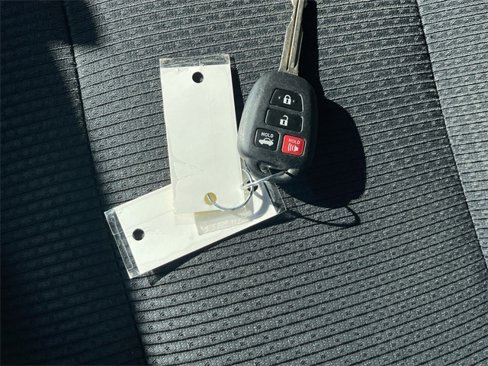 Used 2017 Toyota Camry SE image 31