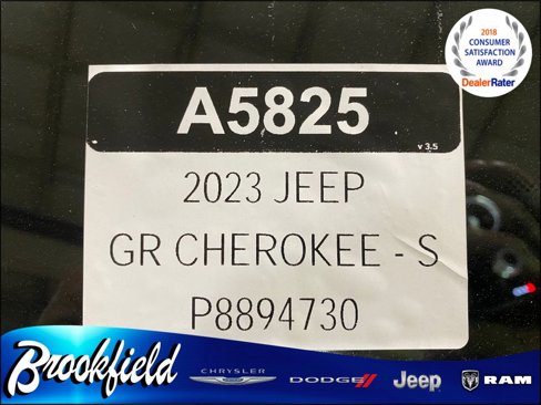 Used 2023 Jeep Grand Cherokee L Laredo image 36