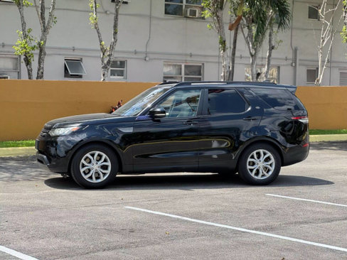 Used 2017 Land Rover Discovery SE image 9