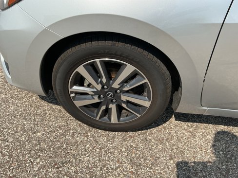 Used 2023 Nissan Versa SV image 9