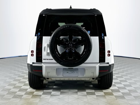 Used 2025 Land Rover Defender 110 S image 6