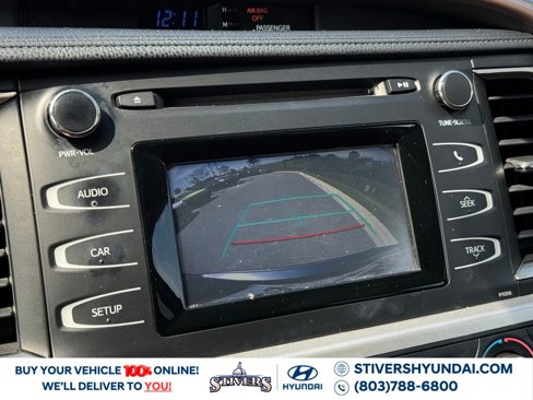 Used 2017 Toyota Highlander LE image 3