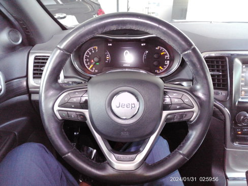 Used 2019 Jeep Grand Cherokee Laredo image 28