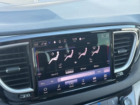 Used 2022 Chrysler Pacifica Touring-L image 25