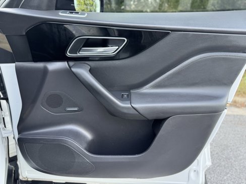 Used 2018 Jaguar F-PACE Premium image 18