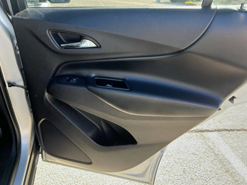 Used 2018 Chevrolet Equinox LT image 17