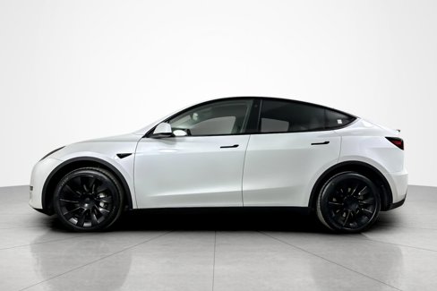 Used 2023 Tesla Model Y AWD image 2