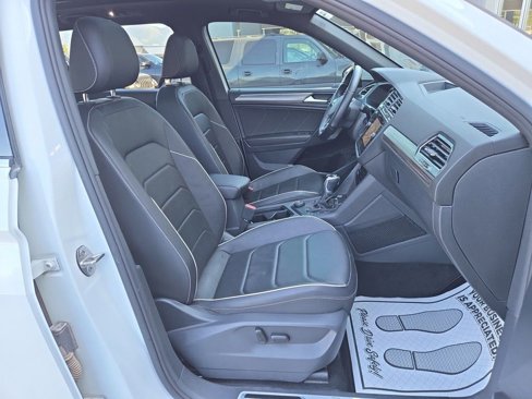 Used 2022 Volkswagen Tiguan SEL R-Line image 17