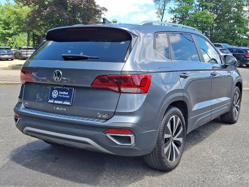 Certified 2022 Volkswagen Taos SE w/ Panoramic Sunroof Package image 10