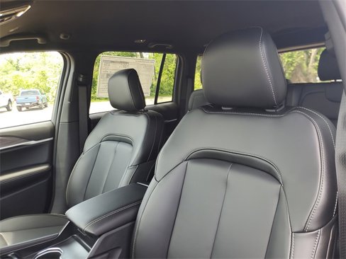 New 2025 Jeep Grand Cherokee Limited w/ Black Appearance Package image 15