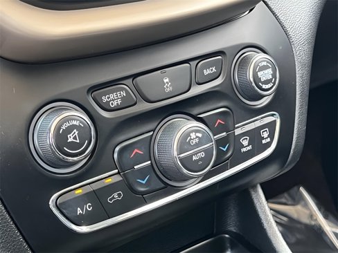 Used 2018 Jeep Cherokee Limited image 28
