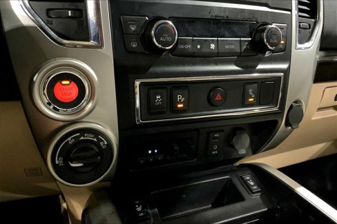 Used 2016 Nissan Titan SV image 34
