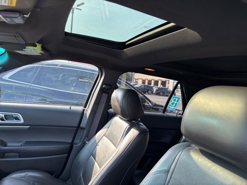 Used 2013 Ford Explorer XLT image 11