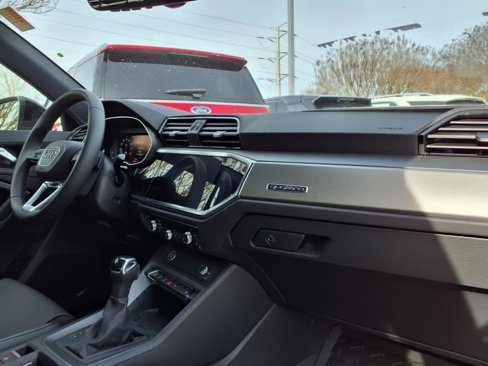 New 2025 Audi Q3 2.0T Premium image 9