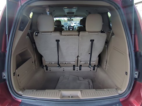Used 2016 Chrysler Town & Country Touring w/ Driver Convenience Group image 32