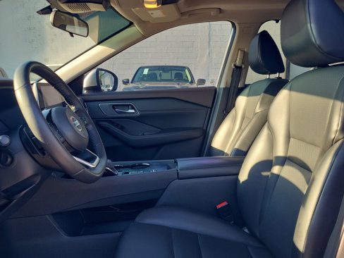 Used 2021 Nissan Rogue SV w/ Premium Package image 24