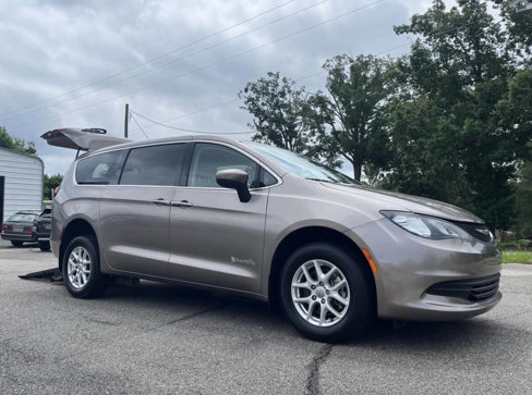 Used 2017 Chrysler Pacifica LX image 10
