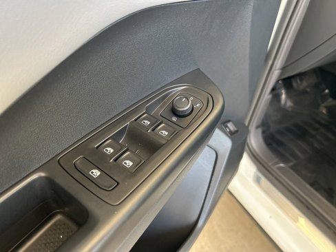 Used 2023 Volkswagen Taos SE image 33