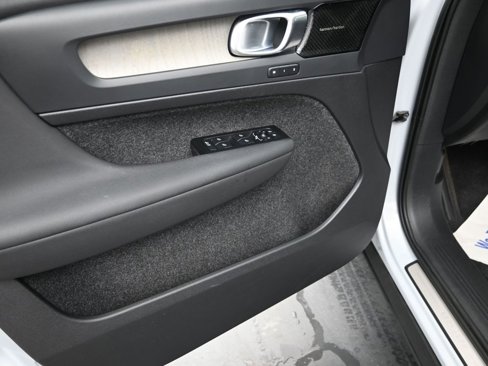 Certified 2022 Volvo XC40 P8 Recharge Ultimate image 10