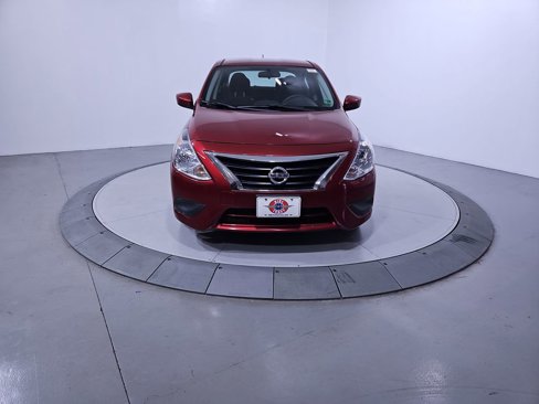 Used 2017 Nissan Versa SV image 9