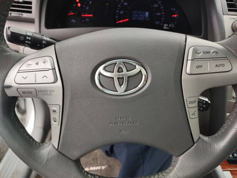 Used 2010 Toyota Camry XLE image 14