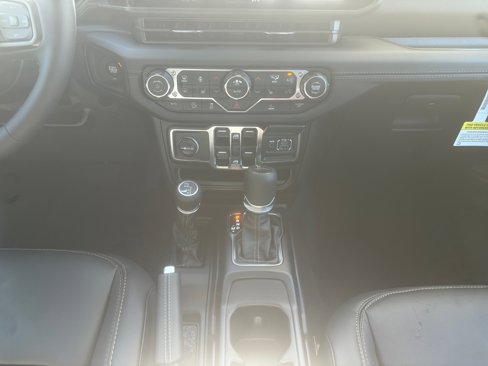 New 2025 Jeep Gladiator Sport image 11