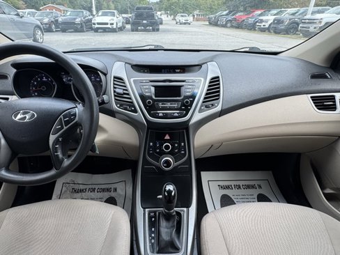 Used 2015 Hyundai Elantra SE image 19