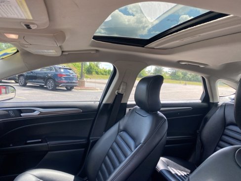 Used 2019 Ford Fusion SEL image 10