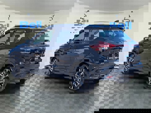 Used 2021 Nissan Kicks SV image 3