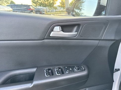 Used 2020 Kia Sportage S image 24