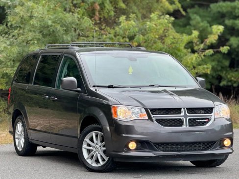 Used 2019 Dodge Grand Caravan SXT image 2