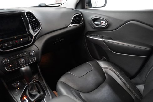 Used 2019 Jeep Cherokee Overland w/ Technology Group image 13