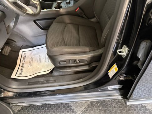 Used 2023 GMC Terrain SLE w/ Driver Convenience Package image 17