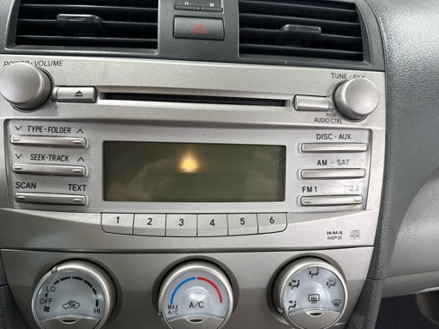 Used 2010 Toyota Camry LE image 21