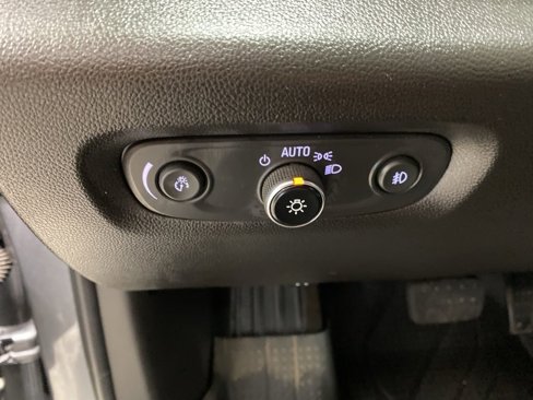 Used 2021 Chevrolet Traverse LT image 37
