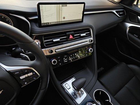 Used 2025 Genesis G70 2.5T image 19