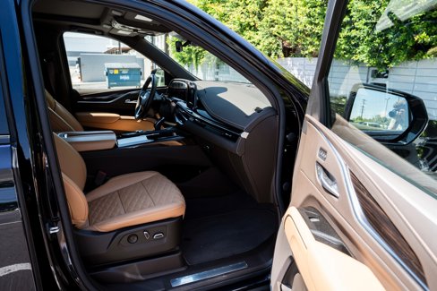 Used 2022 Cadillac Escalade ESV Premium Luxury image 55