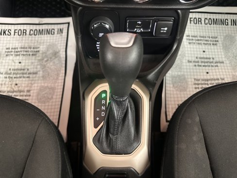 Used 2017 Jeep Renegade Latitude w/ Cold Weather Group image 16