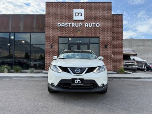 Used 2019 Nissan Rogue Sport SL w/ Premium Package image 2