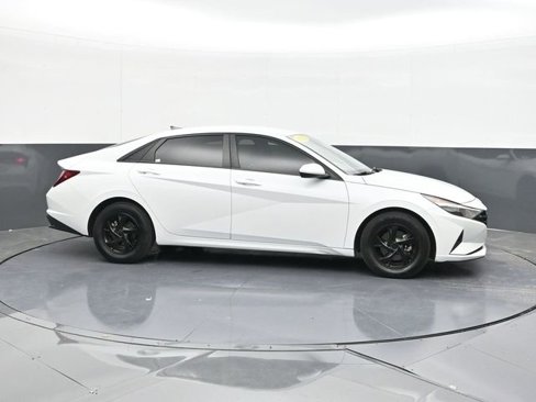 Used 2022 Hyundai Elantra SE image 18
