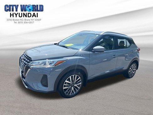 Used 2024 Nissan Kicks SV image 1